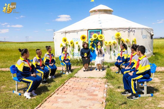 福临门“我爱唱童谣·咏经典”公益收官 陈更讲授“开学第一课”