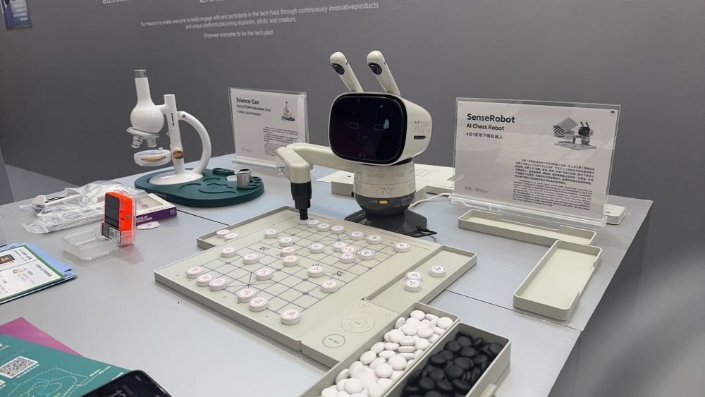 媒体管家 :财经聚焦|国产大模型加速迭代 开源渐成“必选项”