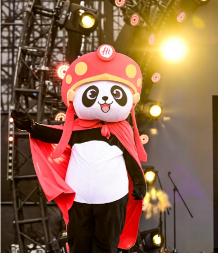 海底捞30周年庆火锅音乐节，科目三嗨翻全场(图1)